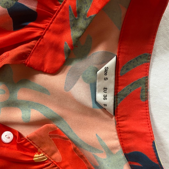 Bright fun blouse size s runs large. - Picture 3 of 4